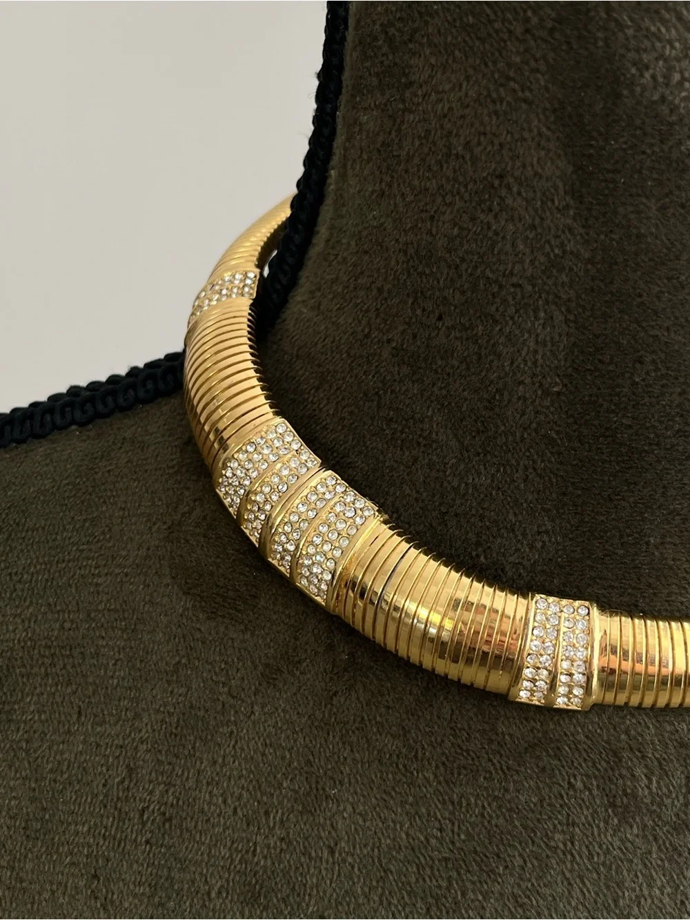 Authentic Vintage Dior Rhinestone Pavé Gold Thick Ribbed Chain Choker Necklace